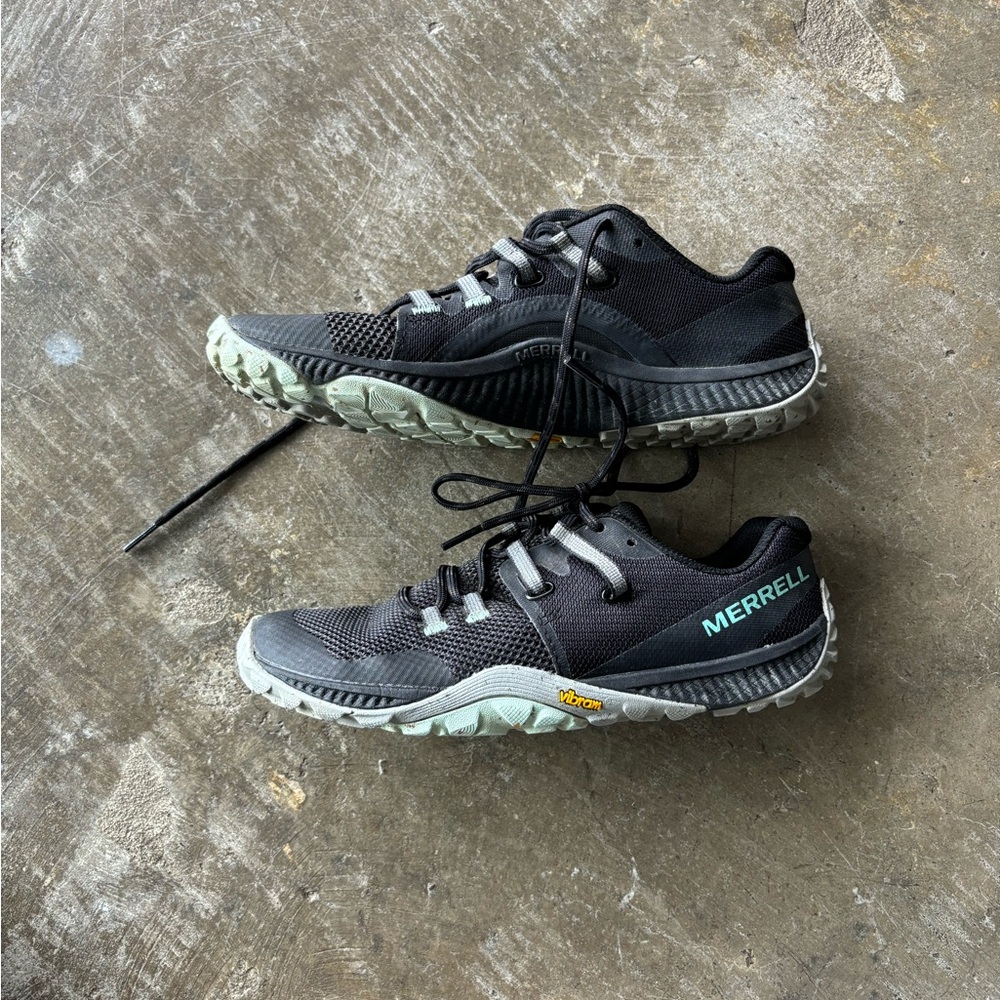 Women’s Merrell Trail Glove 6